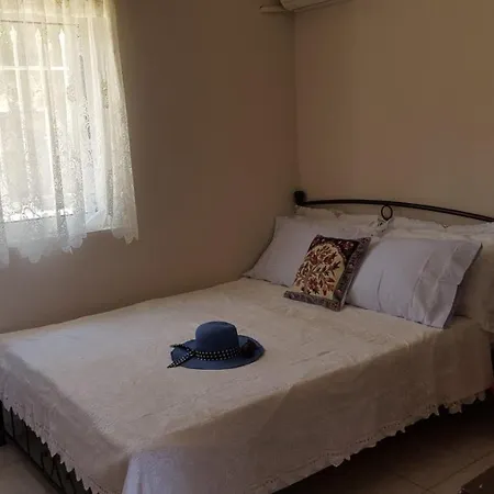 ελαίας λειμών Villa *