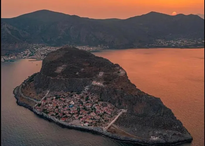 ελαίας λειμών * 모넴바시아